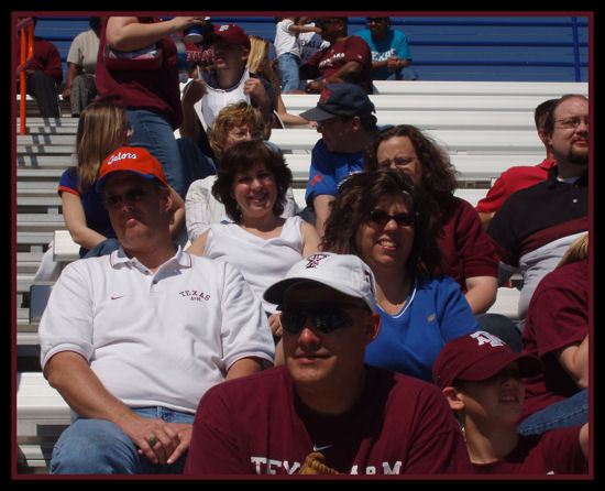 Think the guy on the 2nd row far left is a little confused. He is wearing an Aggie shirt & Gator cap.