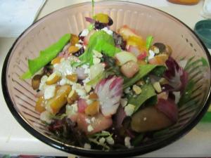 grilledfruitmixedgreens